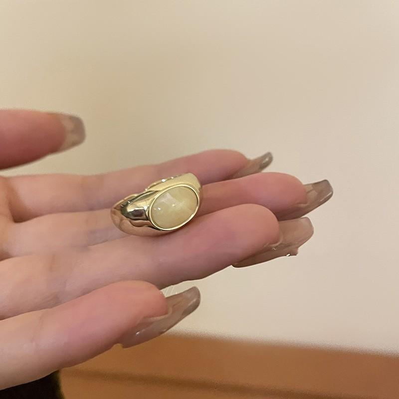 Copper Contemporary Vintage Ring For Women With Luxurious Gold Finish And Dazzling Geometric Diamond Detailing