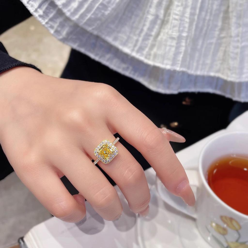 Flash Ice Flower Cut Sugar Cube Set Necklace High Carbon Diamond Pendant Yellow Diamond Ring Luxury Full Diamond Color Treasure Earrings Women