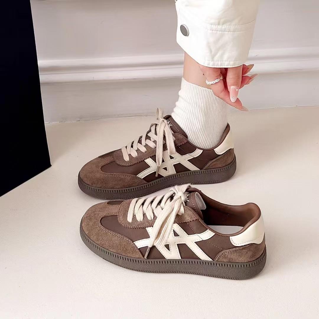 

Retro college style contrasting colors splicing German training shoes women s 2025 new round head lace-up casual sports Forrest Gump shoes 35 бежевый