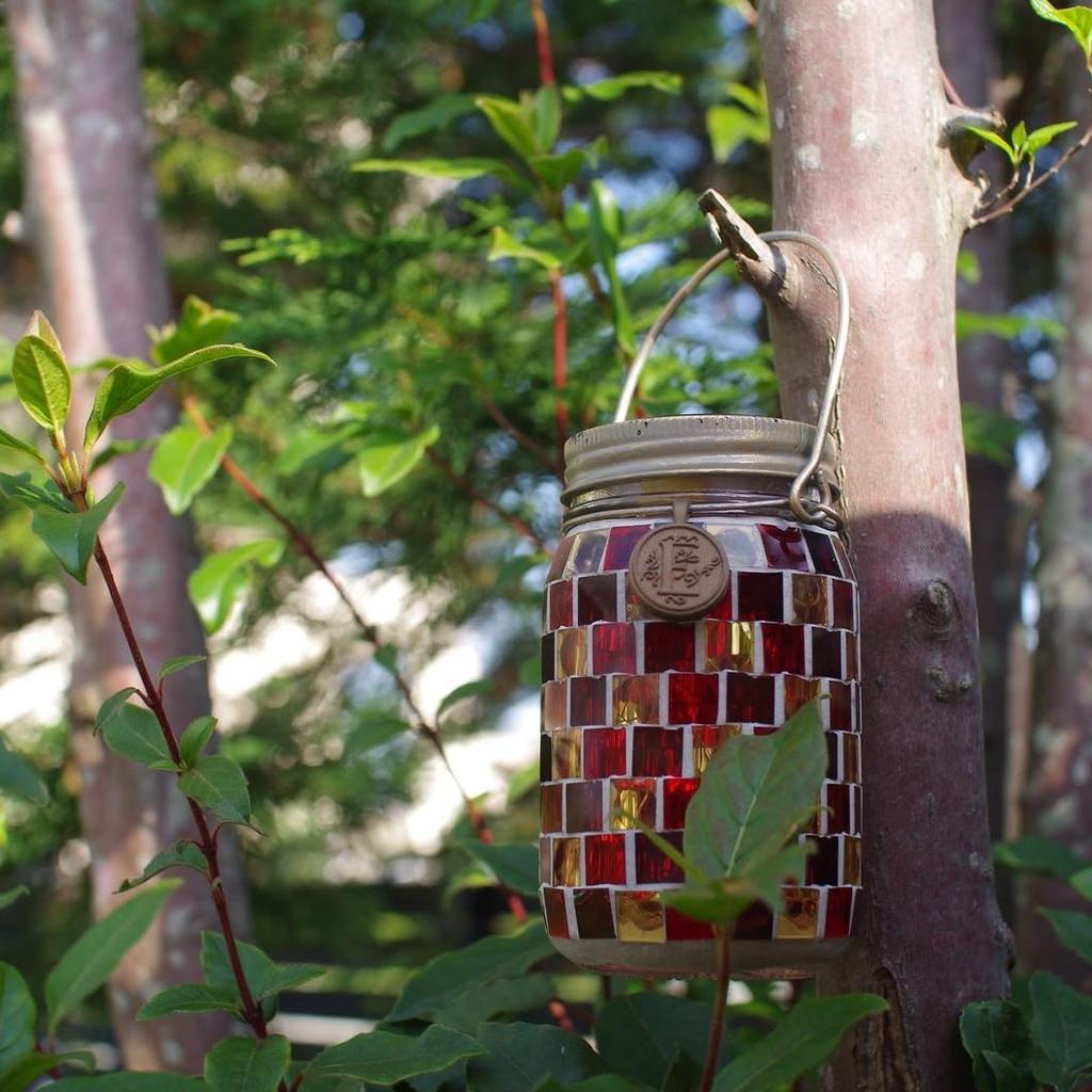 Gartenleuchte in Rot kleiner Größe Durchmesser x mit glitzerndem Mosaik Sie verfügt über LED-Leuchten, die sich automatisch einschalten bei und ist IPX4 Enver Hellook