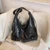 New Bag Women's Large-capacity Commuter Shoulder Bag Splicing Solid Color Chain Messenger Bag Rivet Belt Bucket Bag