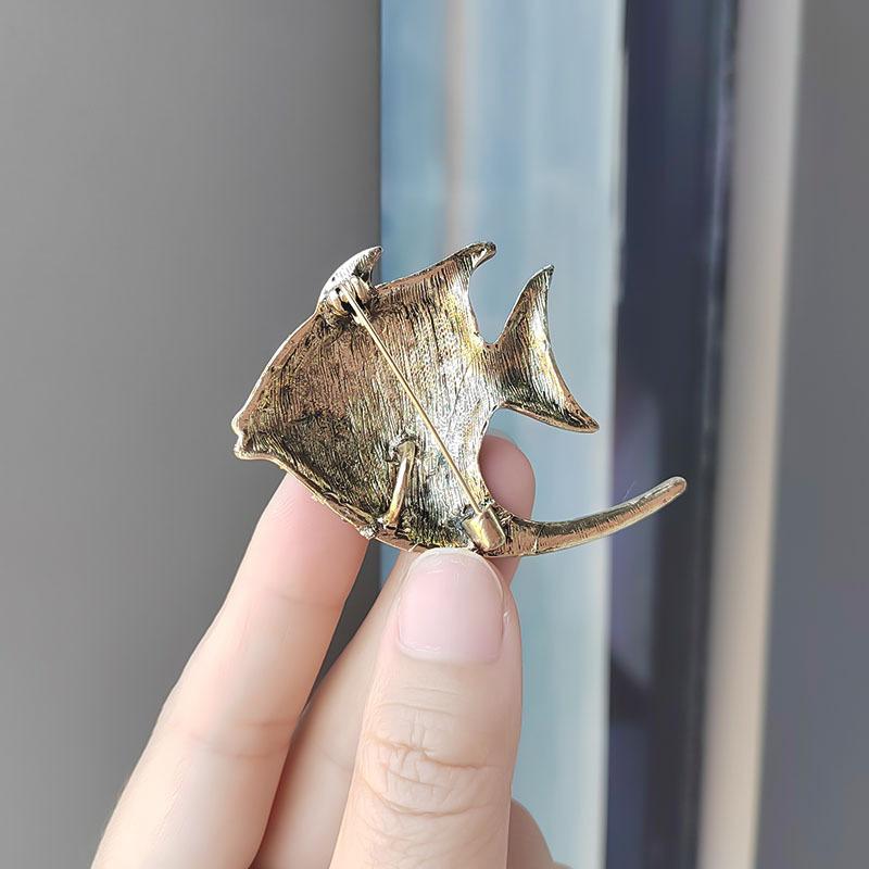 Sparkling Rhinestone Fish Brooches Women Metal Flat Fish Office Casual Brooch Pins Gifts