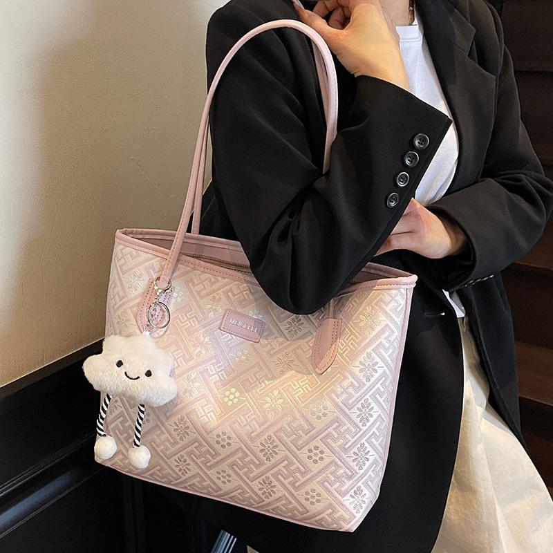 New fashionable large-capacity portable tote bag women's new sweet and exquisite commuter shoulder armpit bag