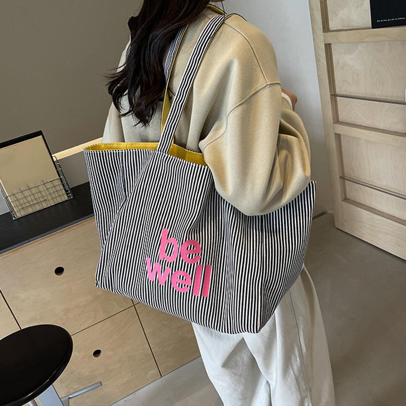 Striped Tote Bag For Women Large Capacity Shoulder Bag Two-sides Reversible Hand Bag Traveling And Shopping Underarm Bag CLE