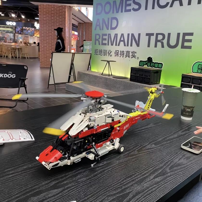 2001 PEZZI Elicottero di Soccorso Tecnico Blocchi da Costruzione Airbus H175 Motore Elettrico Modello da Assemblare MOC Giocattoli in Mattoncini Regalo Per Bambini Ragazzo