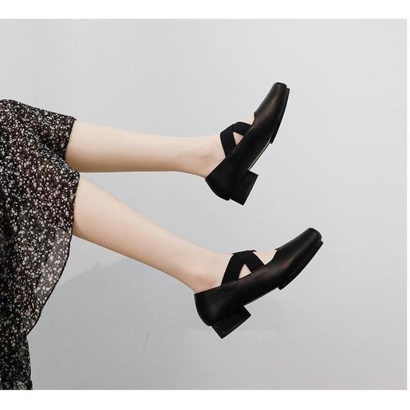 Ballet Shoes with A Square Toe and A Shallow Opening with Straps