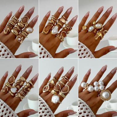 Anello metallico lucido irregolare Design Sense da donna, Anello a falange con perla sintetica barocca