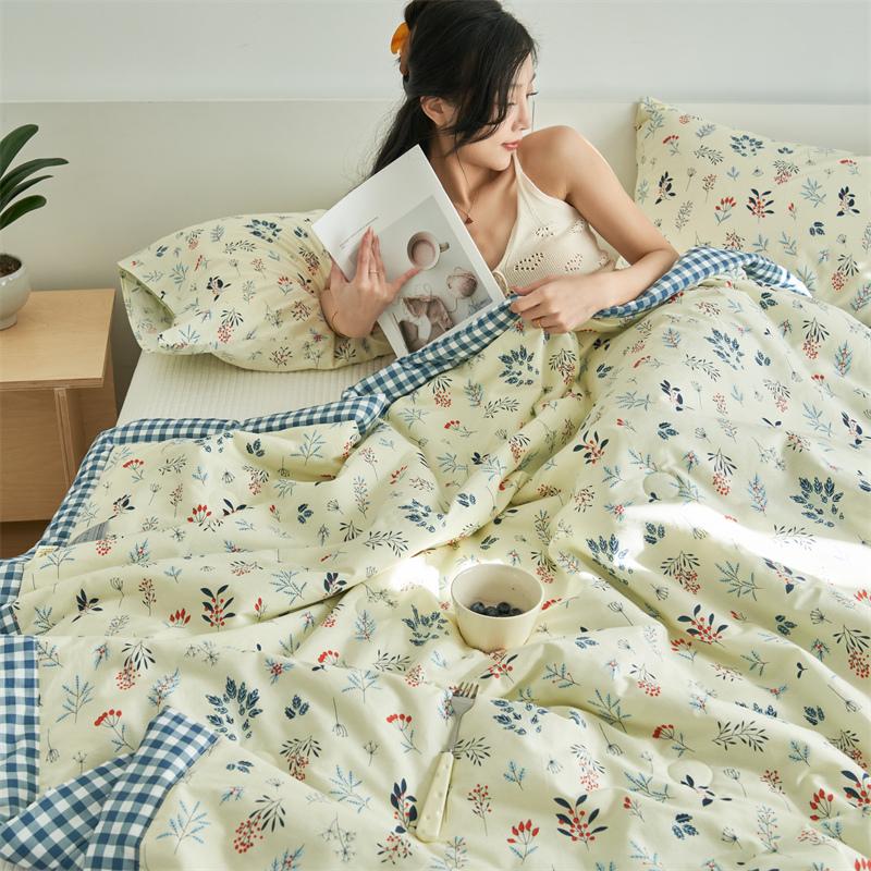 100% Cotton Animal Botanical Print Summer Comforter Comfortable Soft Breathable and Lightweight Quilted and Machine Washable