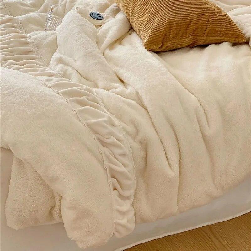 Home Textile Winter Warm Lambswool Duvet Cover Bed Sheets and Pillowcases 4pcs Set Thick Coral Velvet Thin Comforter Bedding Set