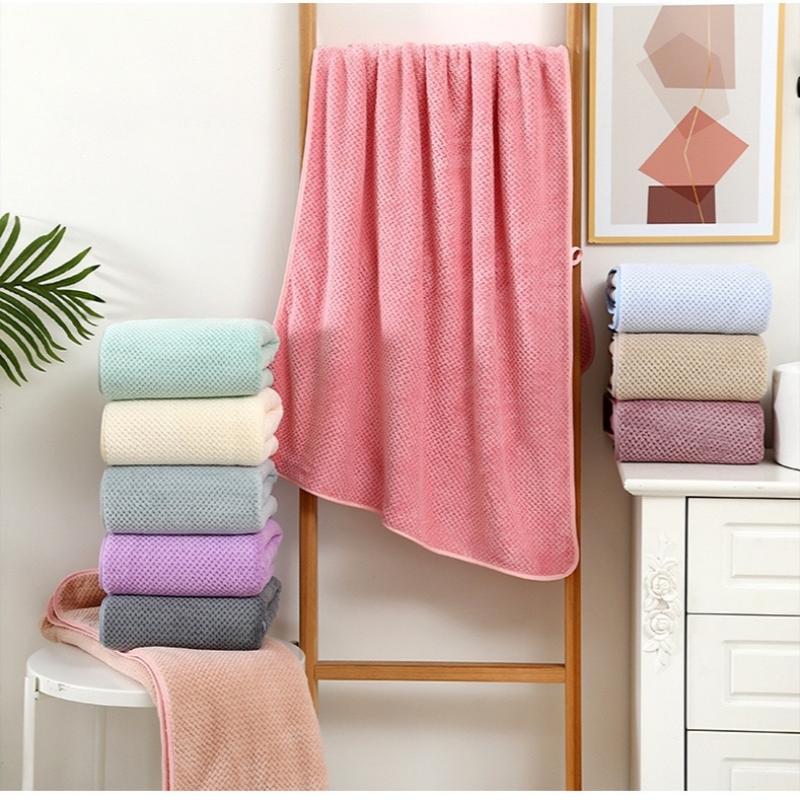 Coral Fleece Bath Towel 70*140cm Comfortable Woven Quick-Dry Eco-Friendly Absorbent Bath Tub Mats In Bulk