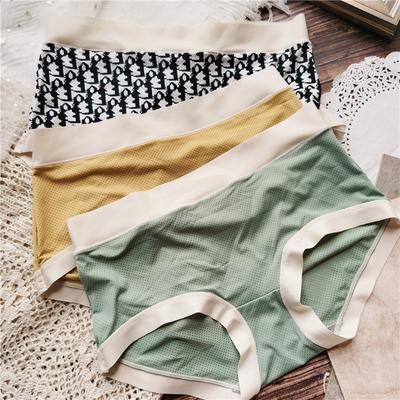 Kelnaitės – Bikiniai, siaurikės, hipsteriškos kelnaitės, glaudės ir retro stiliaus kelnaitės