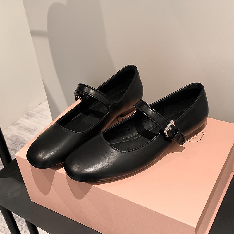 

2025 весна новинка однословная пряжка с мелким вырезом на плоской подошве одинарные туфли маленький квадратный носок ретро мягкая кожа мягкая подошва Мэри Джейн женские туфли 40