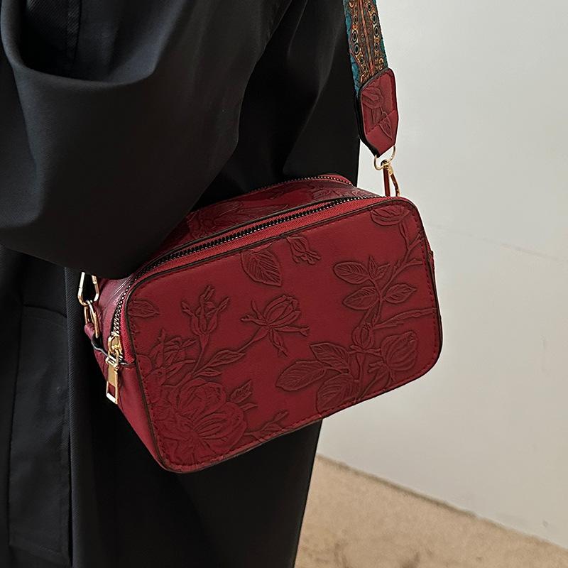 This Year'S Popular Bags Women'S Bags Autumn Fashion Broadband Embossing Simple Foreign Texture Shoulder Small Square Bag