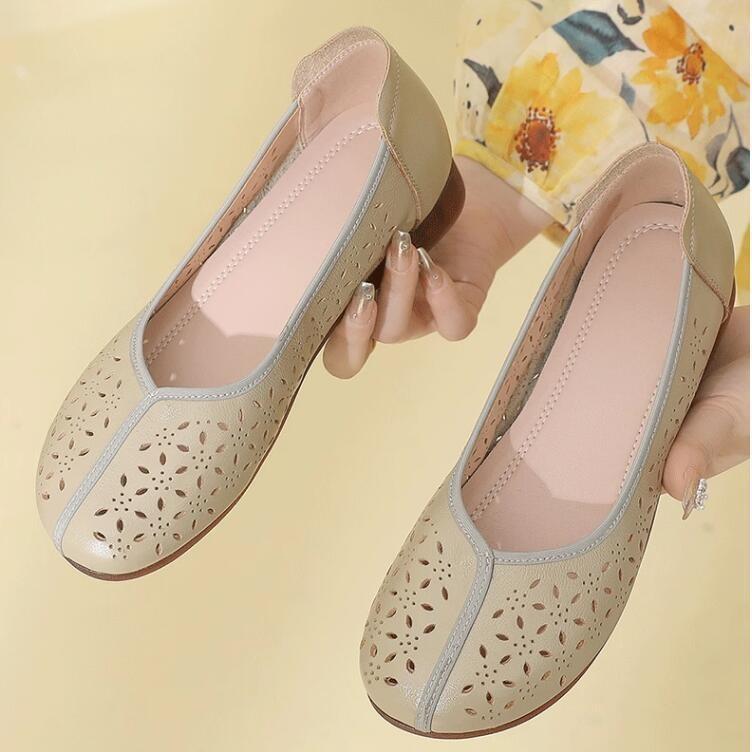 

Soft leather mother shoes new flat bottom hollow non-slip shallow mouth low top summer and autumn comfortable hole middle-aged and elderly women s 41 темного кольору хакі
