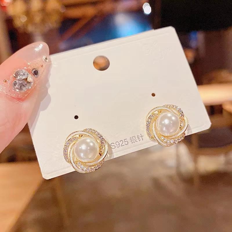 925 Silver Needle Korean Fashion Pearl Stud Earrings For Women Jewelry 2026 Trending New Vintage French Women's Crystal Earrings