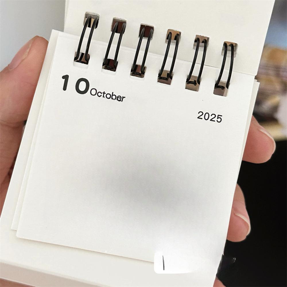 Niedlicher Mini-Schreibtischkalender mit Cartoon-Motiv, für Büro und Schreibtisch, kleine Dekoration, kompakt und tragbar