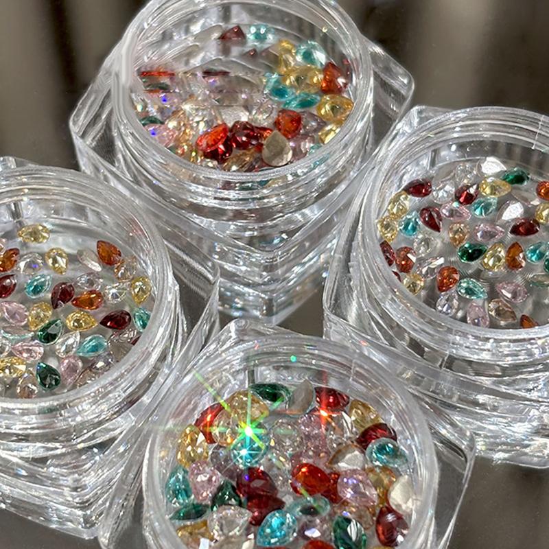 50 Stück Mehrfarbige Mini-Wassertropfen Zirkon Nail Art Strasssteine 3D Flachboden Kristallsteine Maniküre Dekoration