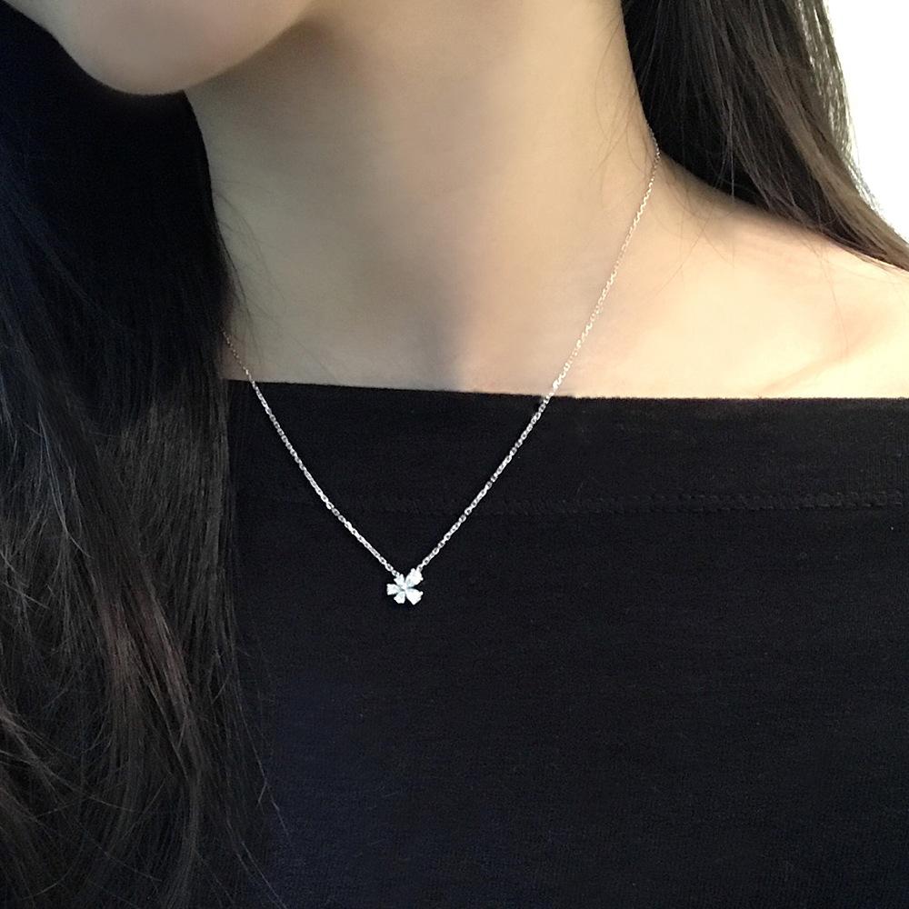 Korean Version of Summer Ins Style Simple Niche White Diamond Flower Zircon Lock Five Flower Personality Clavicle Chain Necklace Women