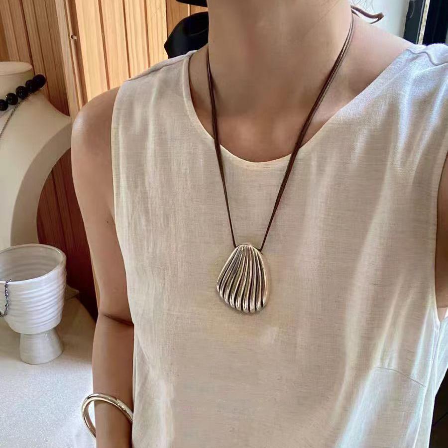 

Heavy-Duty Minimalist Shell Pendant with Brown Leather Cord серебряный