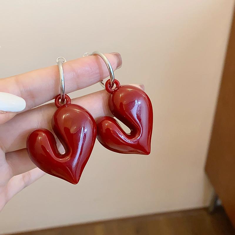 Vintage Irregular Wine Red Heart Shaped Pendant Earrings for Women Fashion Geometric Round Hoop Earrings Party Jewelry Gifts