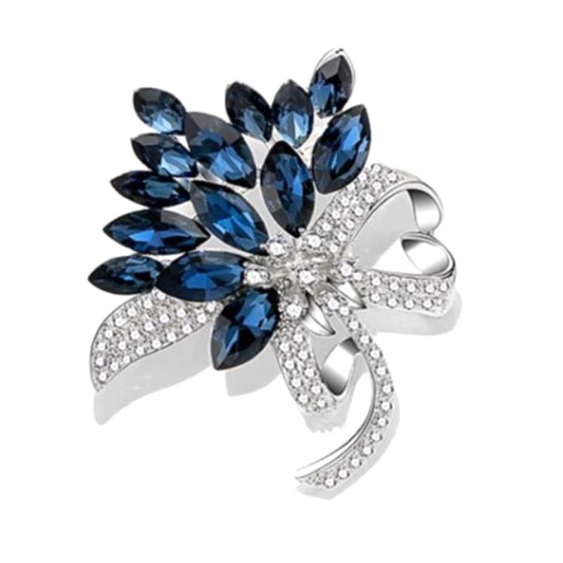 Fashion White Flower Brooches Women Metal Bouquet Brooch Pin Pastoral Style Jewelry Gifts Party Clothes Accesories