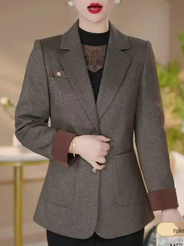 Trendy Slimming Jacket for Petite Women: Conceal Flaws & Look Younger
