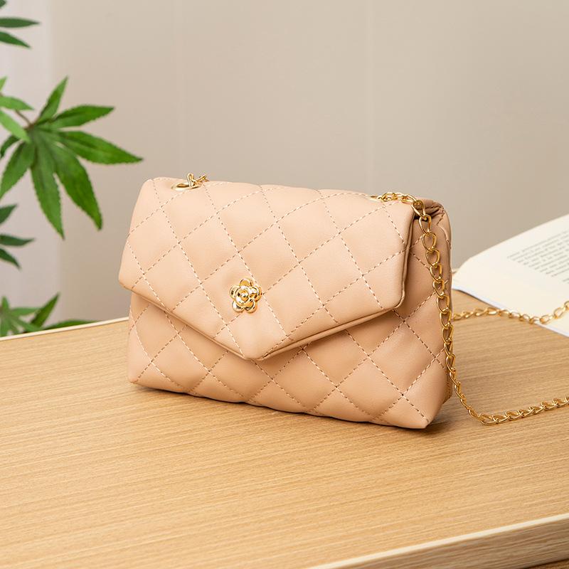 Women's bag new spring and summer fashion trend women's bag one shoulder flower messenger bag one piece