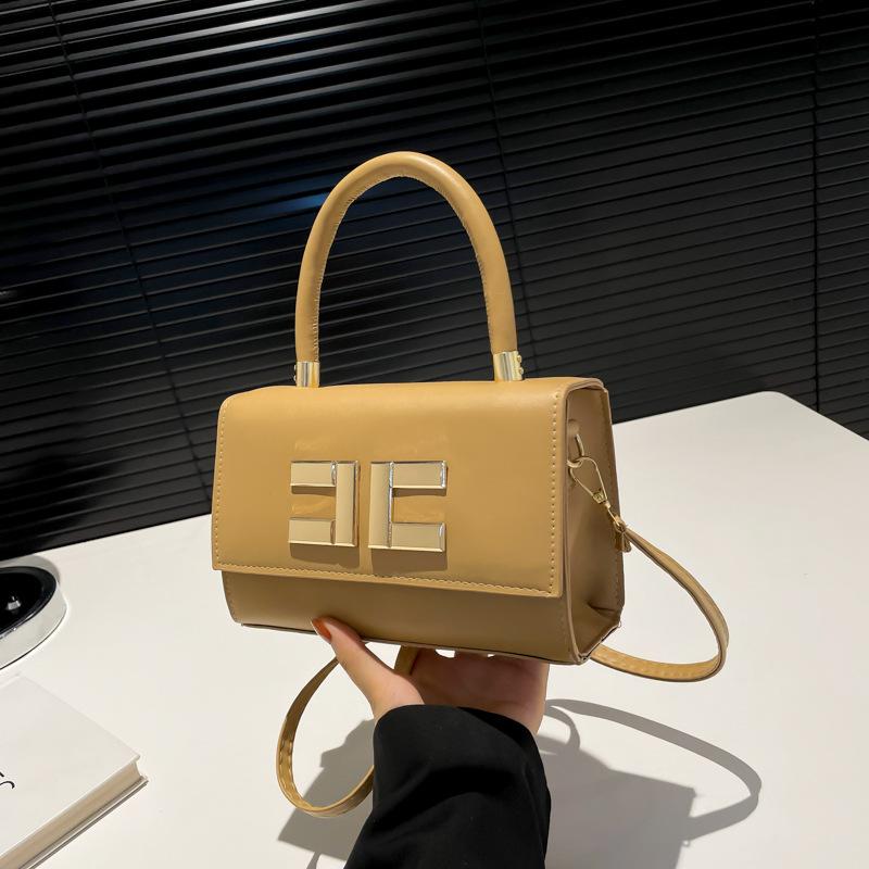 

Простой текстурный нишевый дизайн осенняя новая красивая женская сумка кроссбоди на плечо подмышку хаки