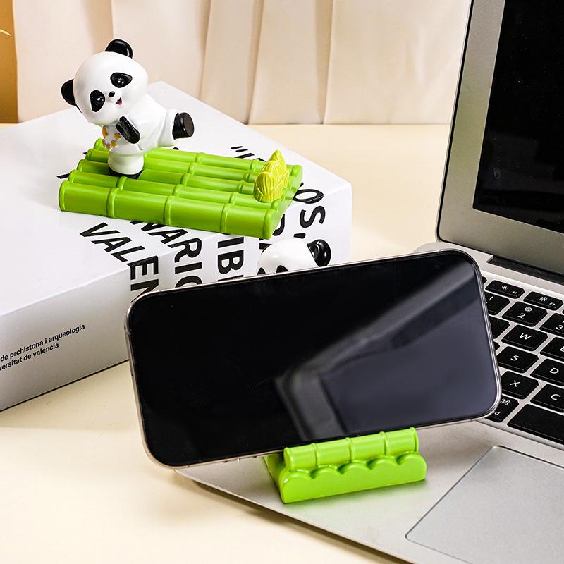 Kung Fu Panda Phone & Tablet Holder: Creative Resin Desktop Stand & Ornament