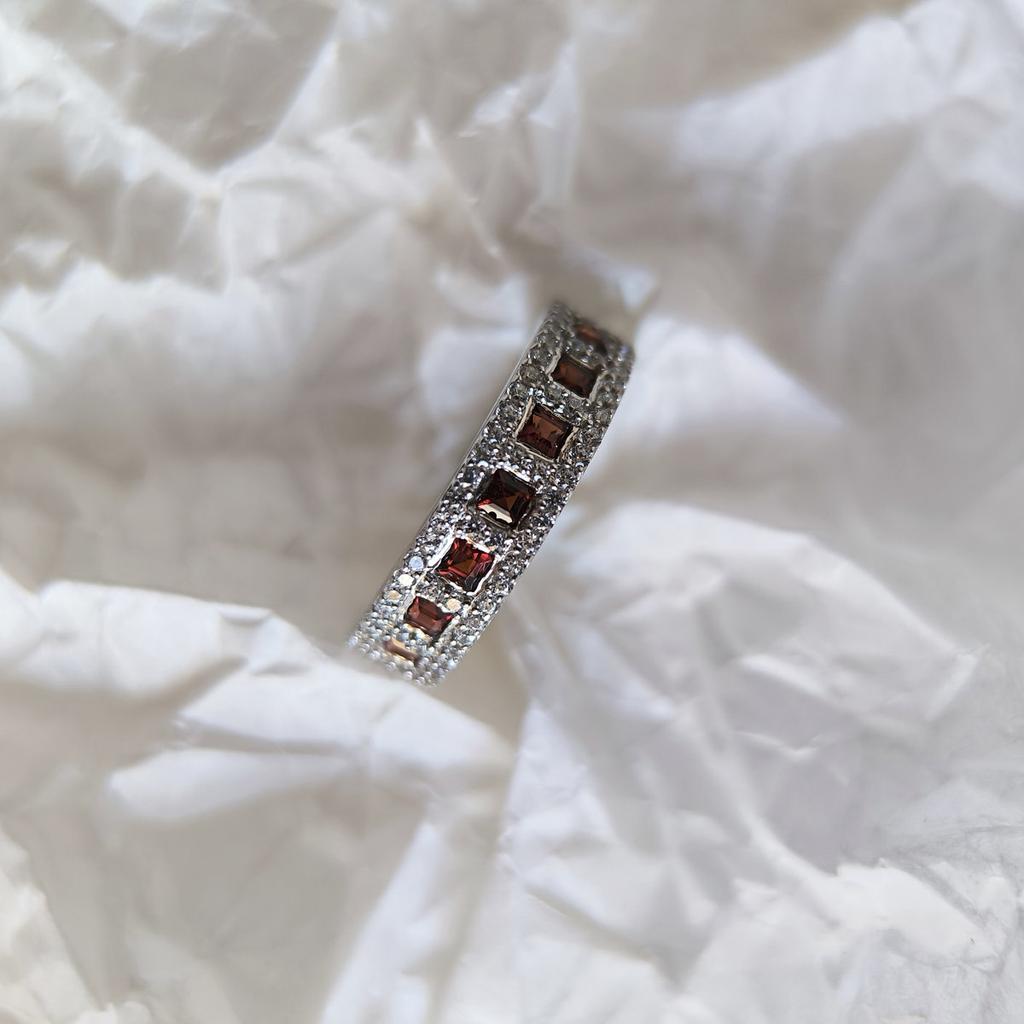 Серебряное кольцо с натуральным гранатом 1.503ct, вес изделия 3,3 гр (2204237)
