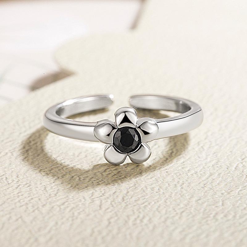 Черное цветочное регулируемое кольцо - Простое японско-корейское женское 디자인, Универсальное и изысканное Adjustable