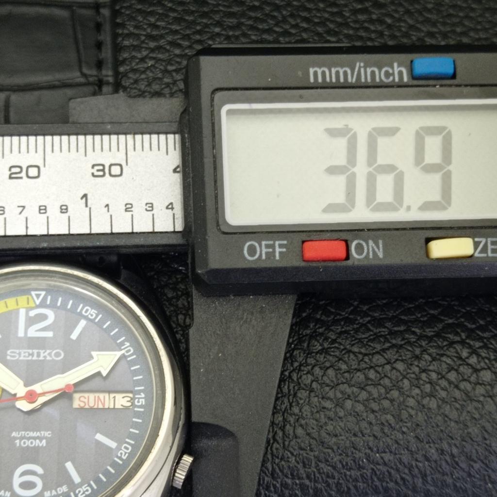 JAPAN VINTAGE SEIKO AUTOMATIC 7019A MENS FERRARI DIAL WATCH a700478-5