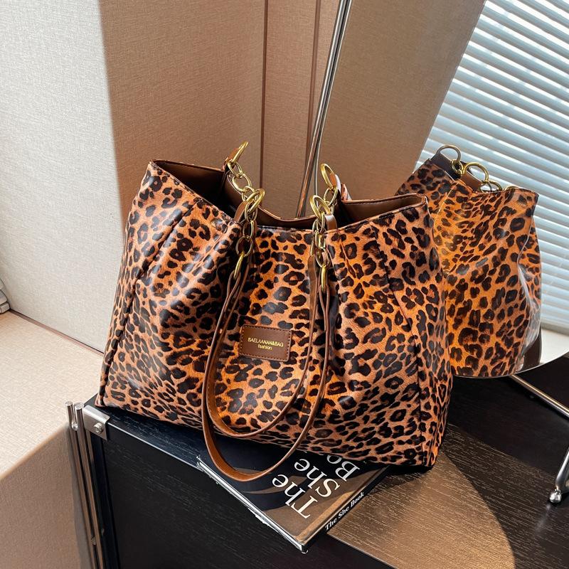 Large Capacity Tote Bag Women's 2025 New Big Bag Fashion Leopard Print Commuting Temperament Single Shoulder Armpit Big Bag