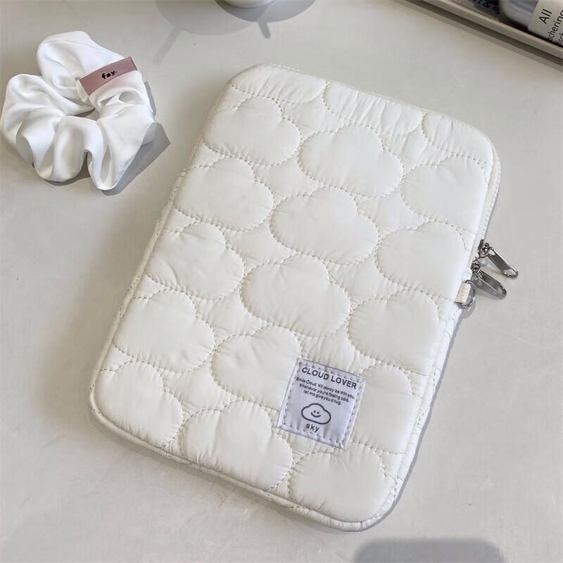 Roztomilé pouzdro na tablet a notebook s výšivkou mráčku