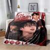 K-Pop Stil Idol Collage Druck Flanelldecke, Schwarzer Sternenhintergrund Gemütliche Überwurfdecke