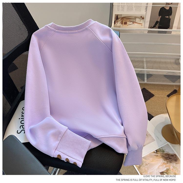 Women's Heart Embroidery Crewneck Sweatshirt: American Style, Long-Sleeved, Versatile, and Age-Reducing for Spring and Autumn.
