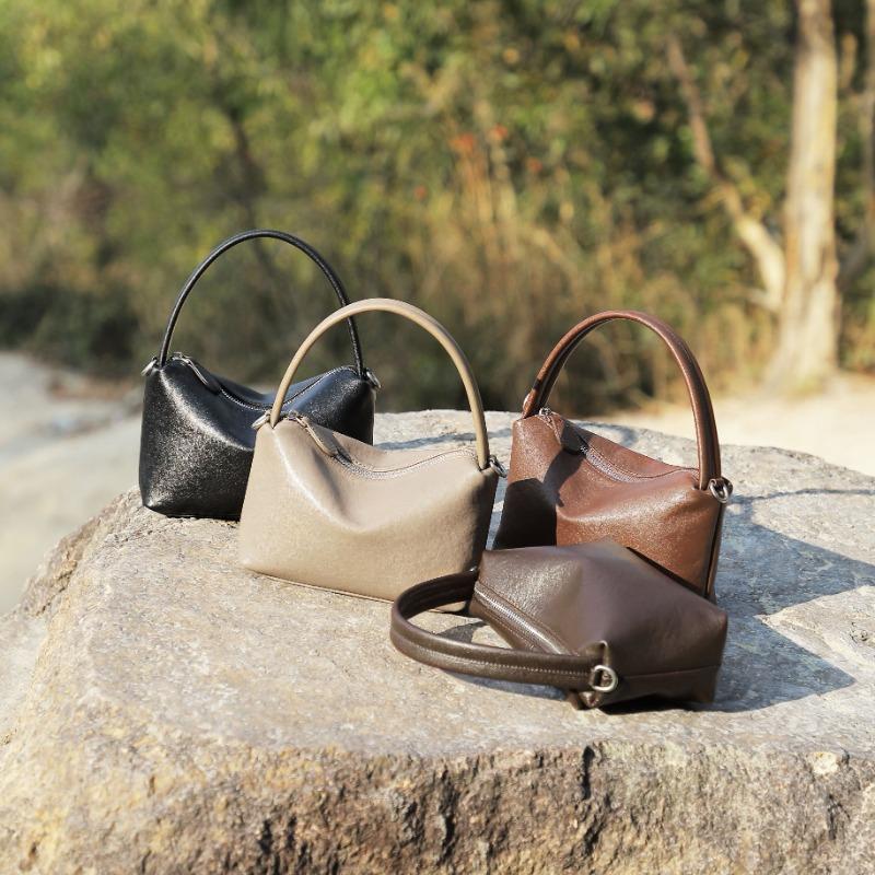 Light Luxury Temperament High Sense Casual Versatile Small Pillow Bag Retro Commuting Simple Portable Messenger Chain Bag Women