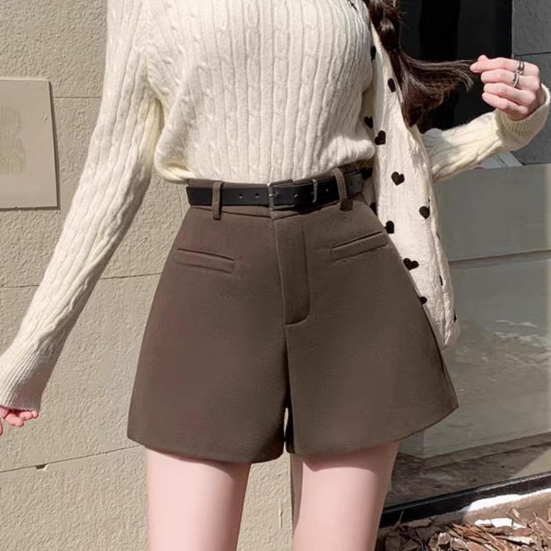 

Women s Black Wool Blend High-Waist A-Line Shorts - Autumn/Winter 2024 Collection XS