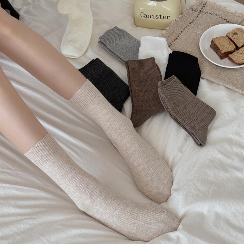 Autumn and Winter Solid Color Trendy Retro Mid-calf Pile Socks, Artistic and Versatile Socks for Women