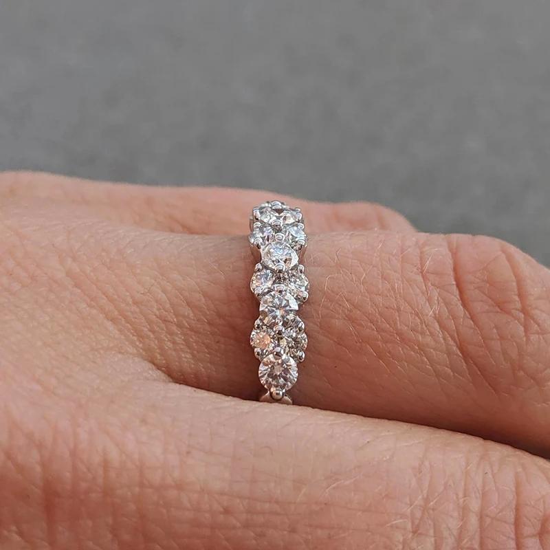 Elegant Simple Style Rings with Shiny Round Cubic Zirconia for Women Wedding Flashy Party Anniversary Gift Accessories