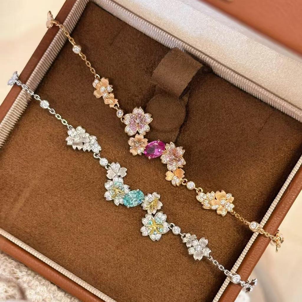 2026 Light Luxury Premium Brushed Flower Bracelet Retro Flash Diamond Paraiba Retractable Bracelet Women