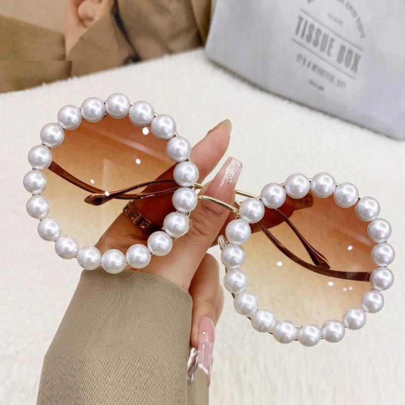 2024 New Luxury Round Frame Pearl Sunglasses Women Men Ins Fashion Metal Wave Leg Gradient Sun Glasses Traveling Oculos UV400