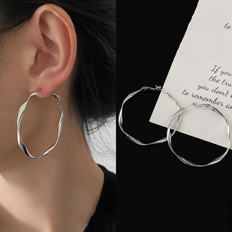 High-End Silver Geometric Round Earrings - Elegant and Simple for Everyday Style