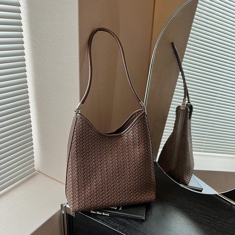 Large Capacity Woven Handbag Bag Women's Summer New Casual Shoulder Underarm Bag Commuter Bucket Bag