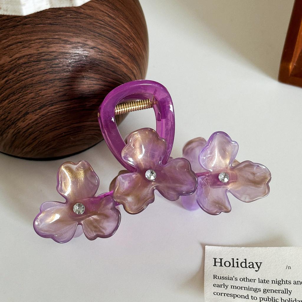 Fashionable And Versatile Hair Claw Clip With Elegant Flower Motif And Sparkling Accents фиолетовый