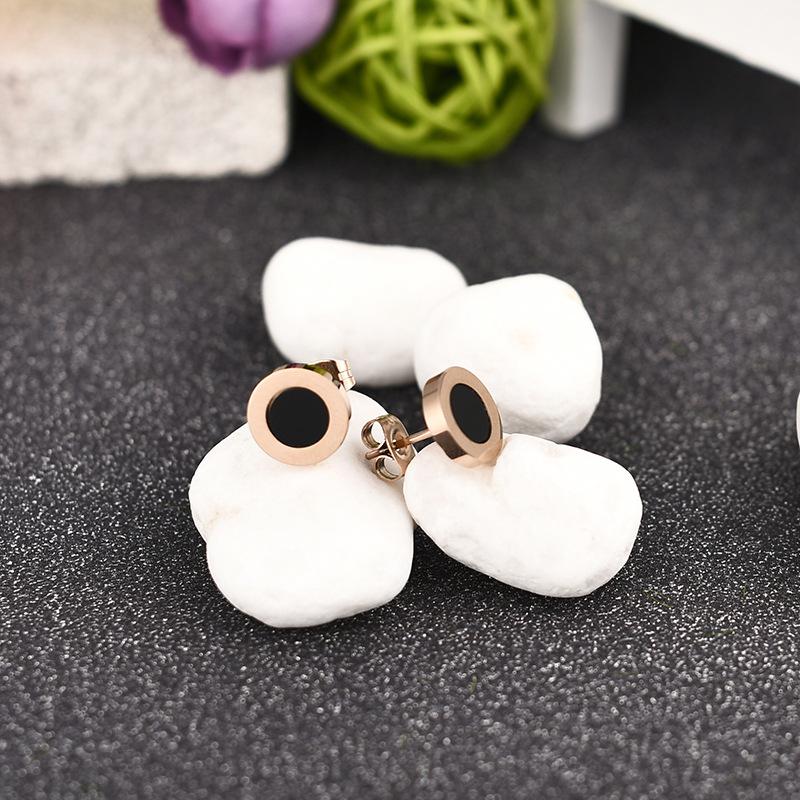 

Черные керамические круглые серьги для торта Ins Fashion Simple Fashion Couple