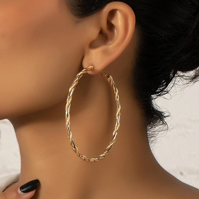 Large European & American Metal Ear Cuff: Versatile, Trendy Round Ring Jewelry