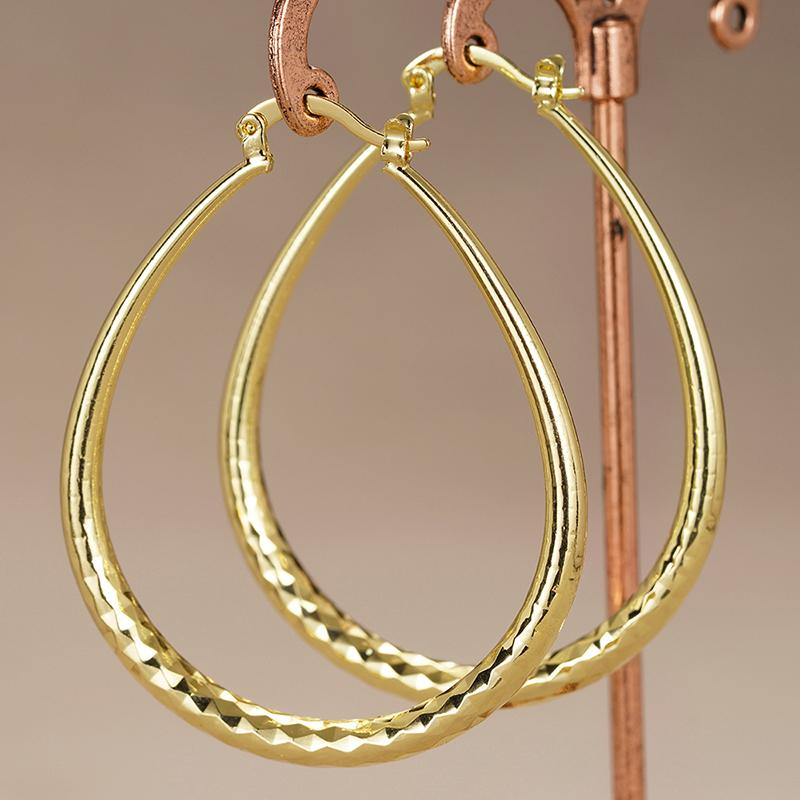 

Huitan Exquisite Women Waterdrop Shaped Hoop Earrings with Rhombus Ripple Pattern Metal Earrings Daily Wear New Fashion Zircon