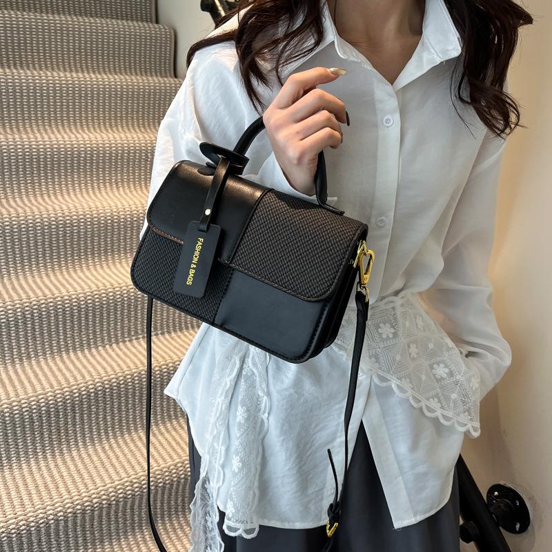 2025 New Contrasting Color Retro Portable Small Square Bag Female Sen Meng Fashionable Texture Shoulder Bag Personalized Commuter Messenger Bag