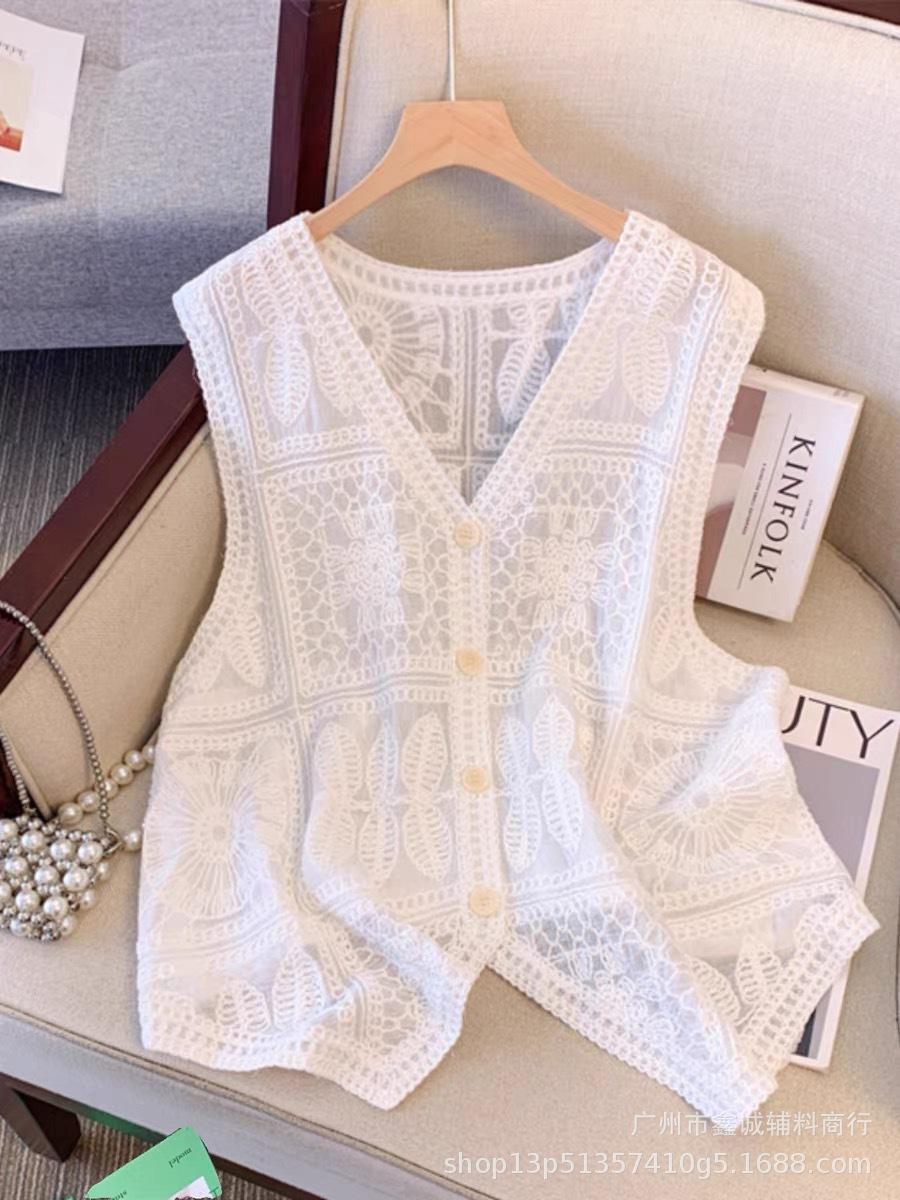V-neck sleeveless hollow crochet vest vest women s spring stacked wear age-reducing blouse single-breasted top one size fits all